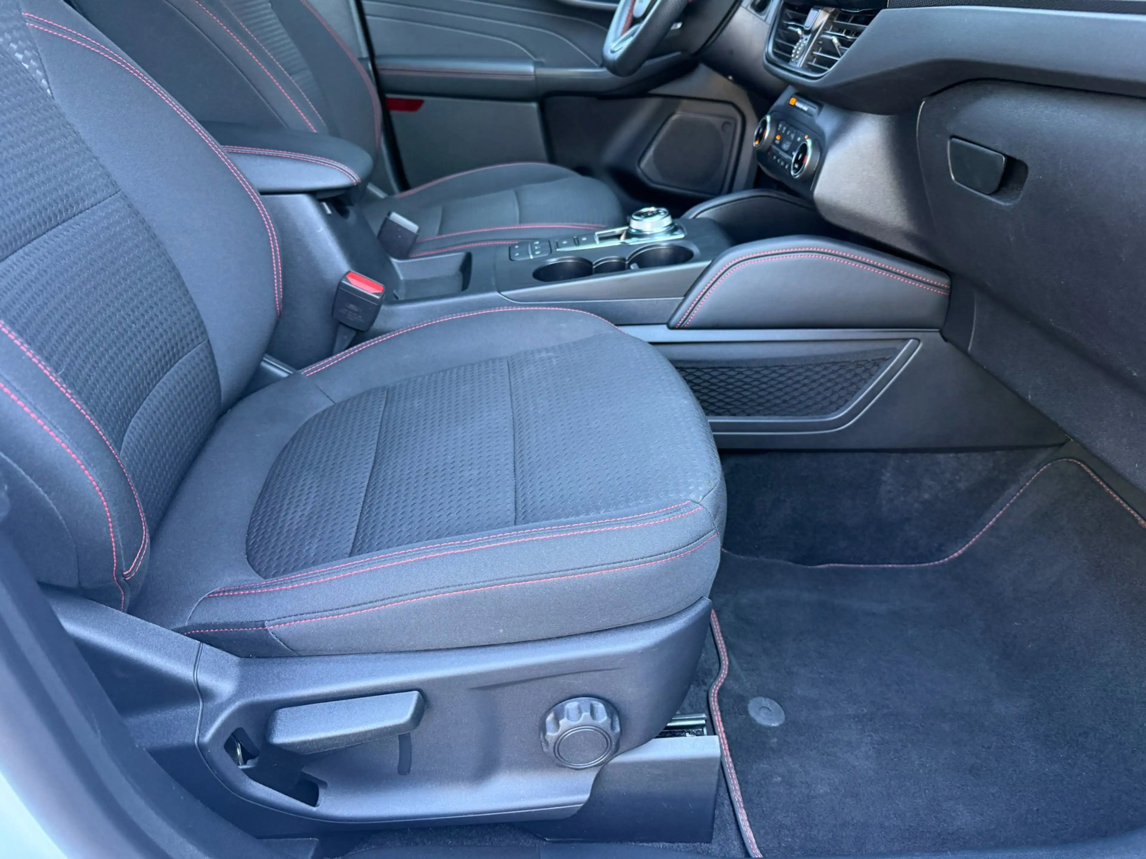 Ford Kuga 2.5 PHEV ST-Line — photo 26