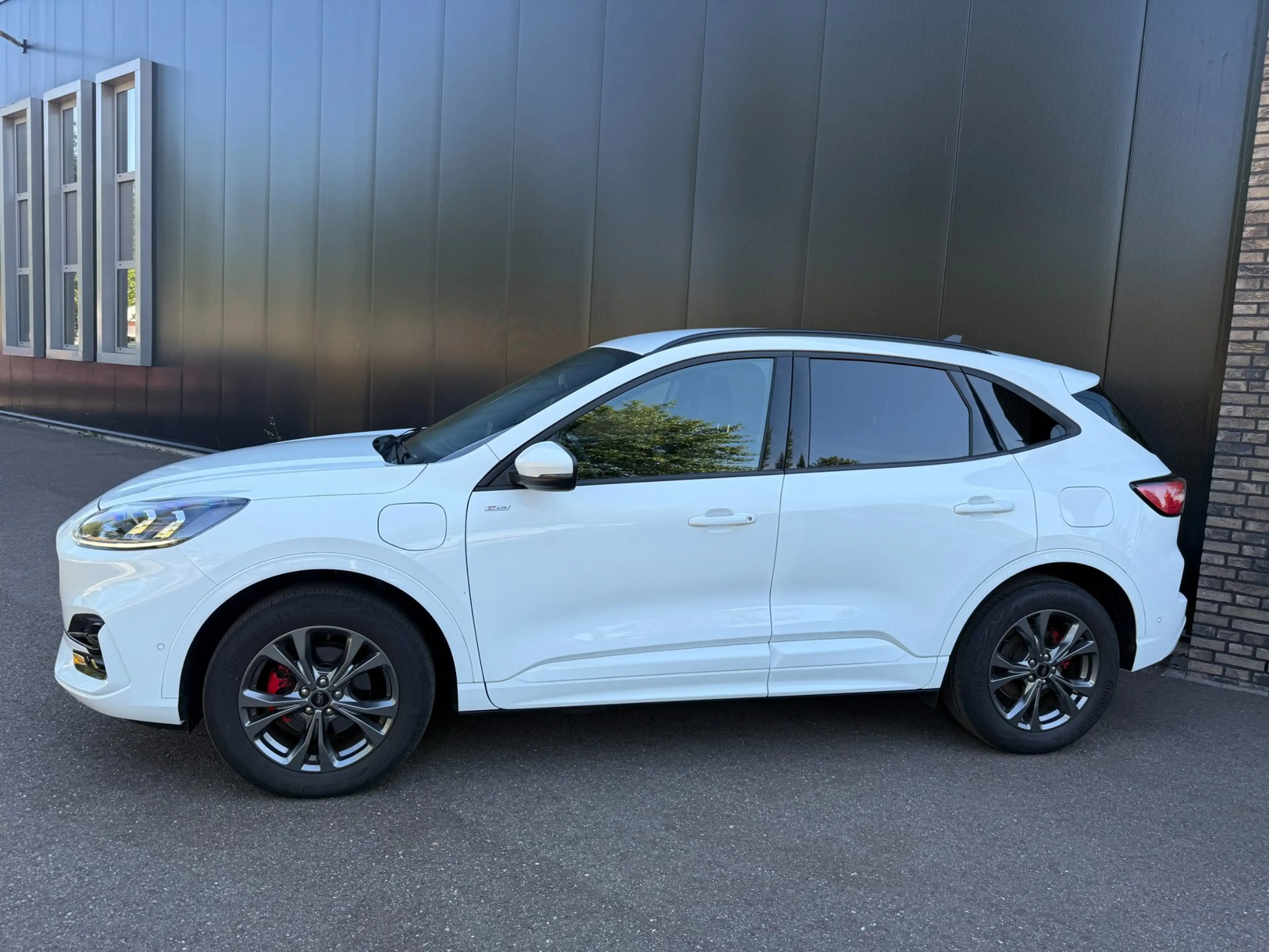 Ford Kuga 2.5 PHEV ST-Line — photo 2