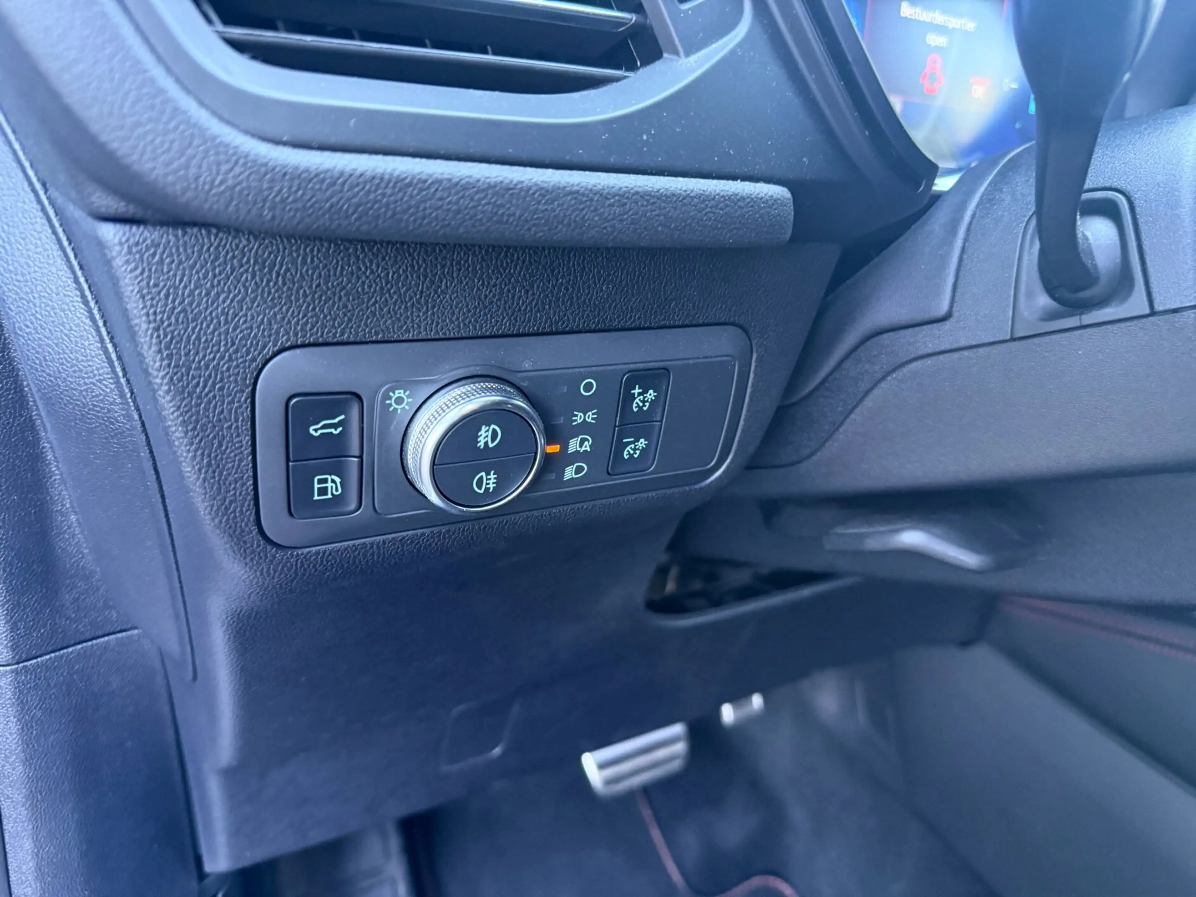 Ford Kuga 2.5 PHEV ST-Line — photo 11