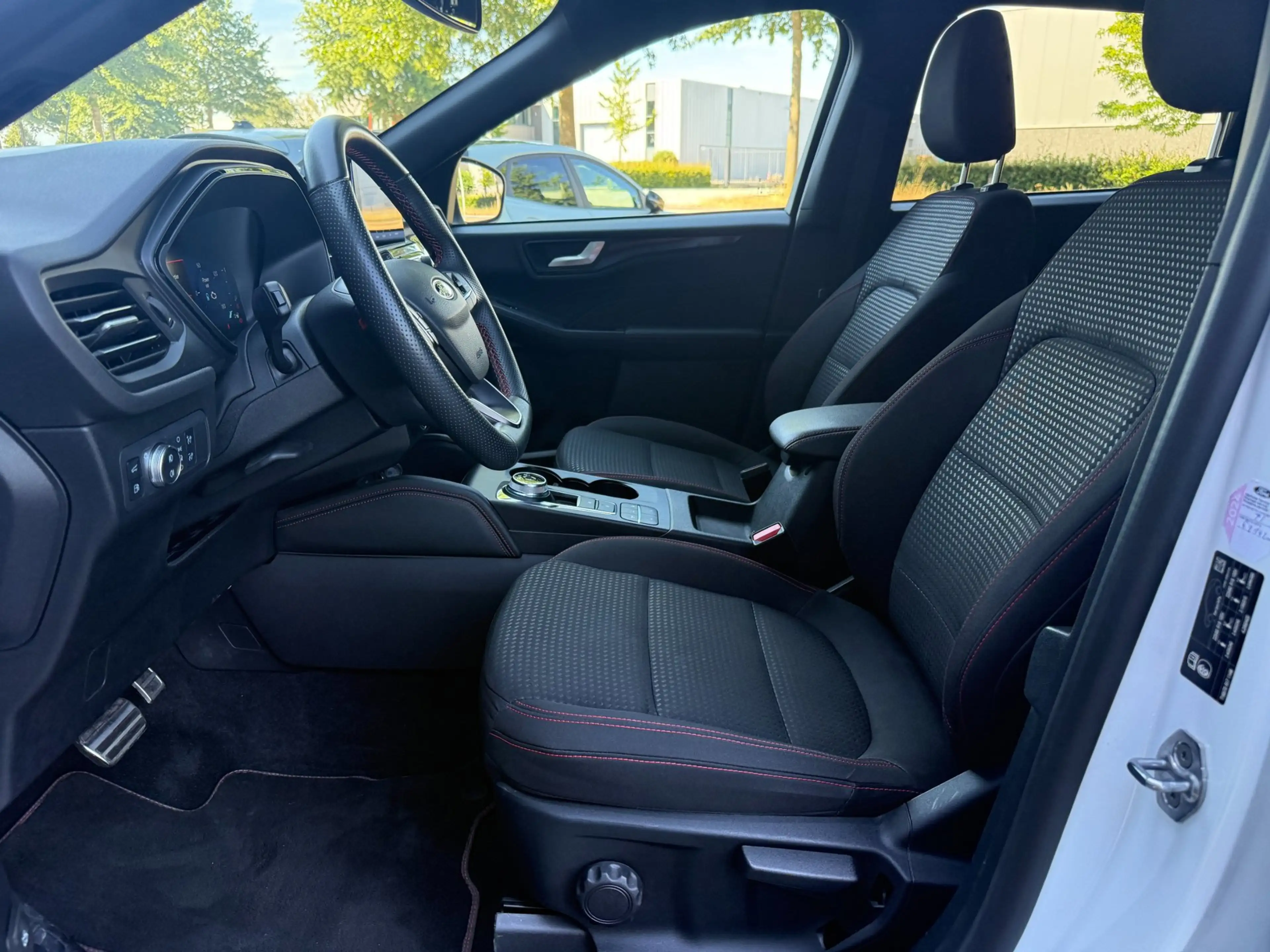 Ford Kuga 2.5 PHEV ST-Line — photo 10