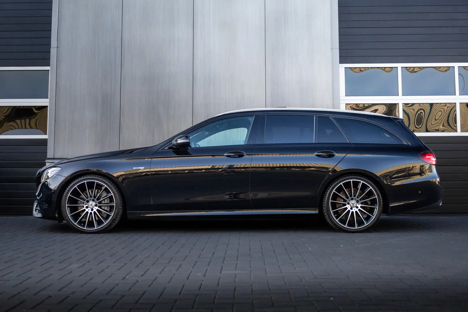 Mercedes-Benz E 43 AMG Estate 402 pk 4MATIC Premium Plus AMG-Sportpakket Negru - 2