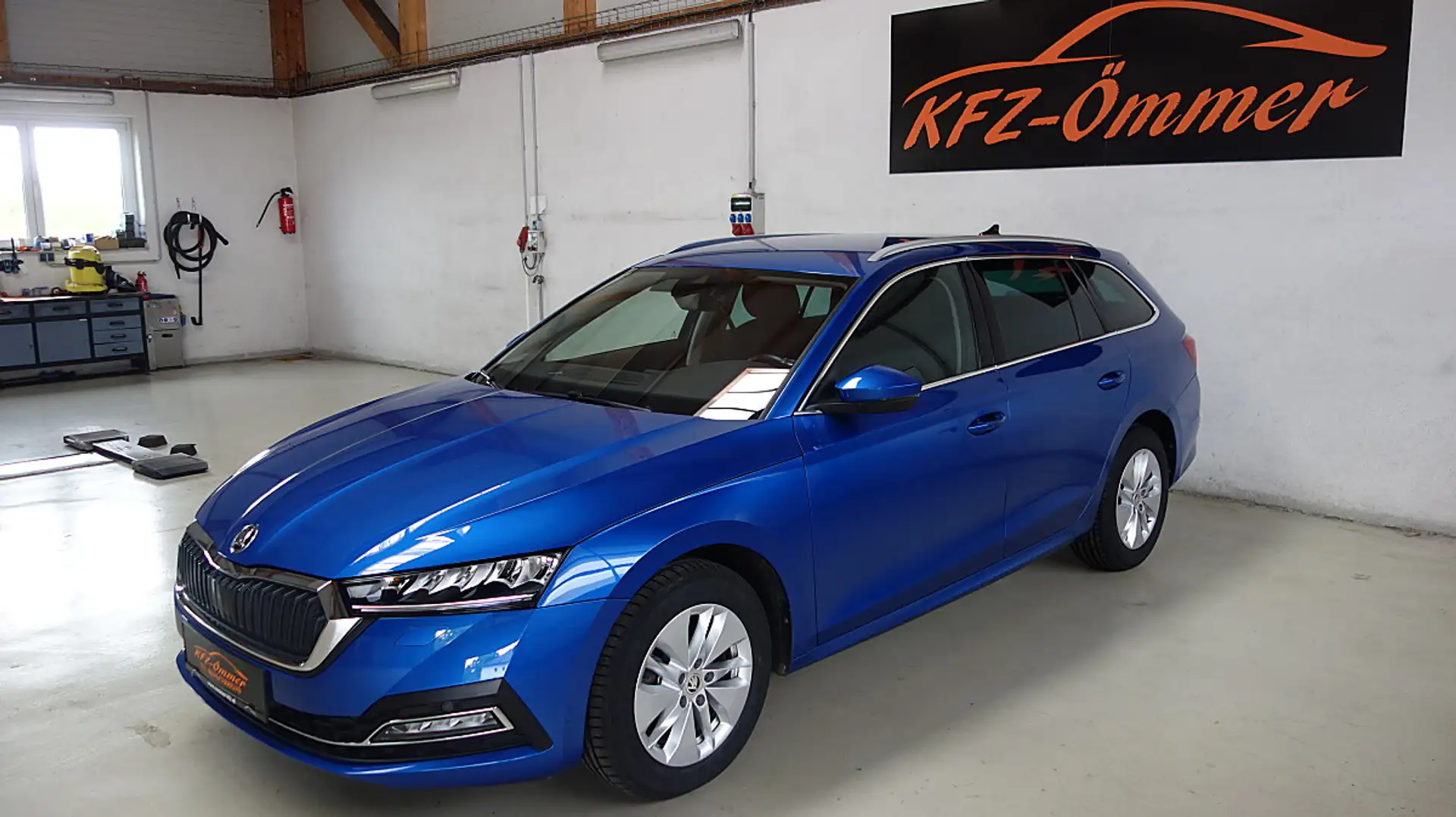 Skoda Octavia Combi 2,0 TDI DSG,Virtual,LED,Keyless,Navi,SHZ,... Blau - 1
