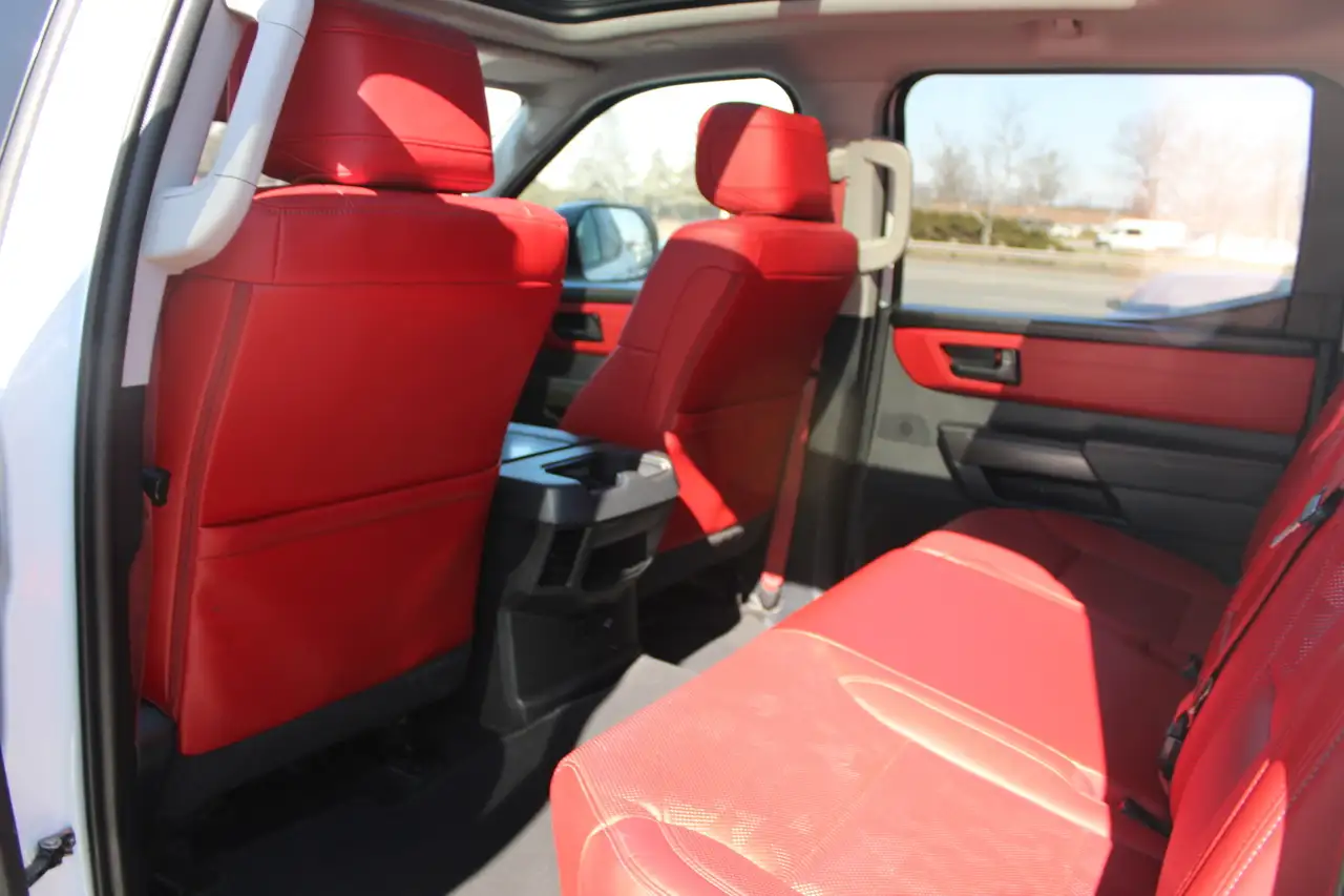 Toyota Tundra снимка Toyota Tundra