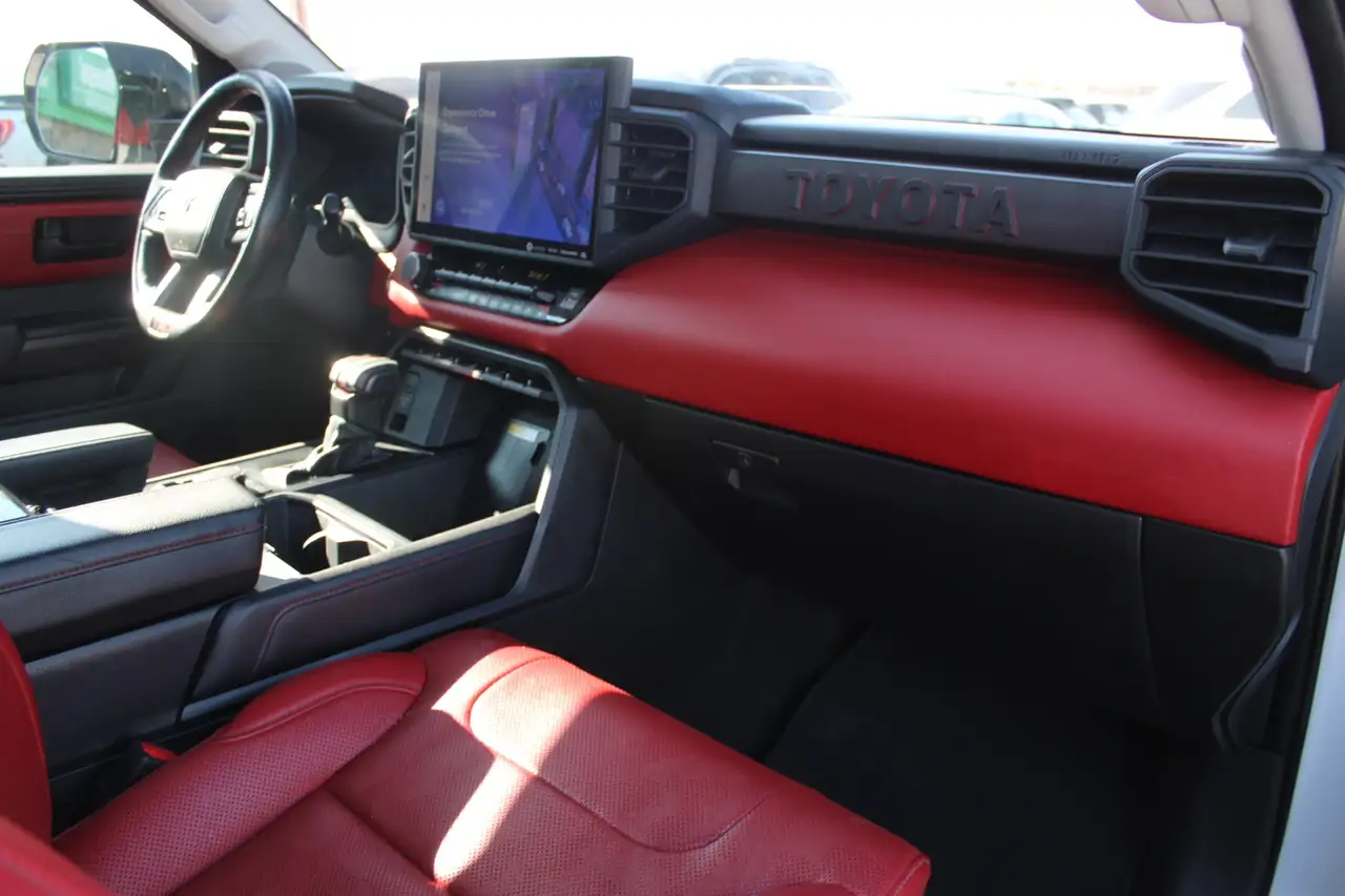 Toyota Tundra снимка Toyota Tundra