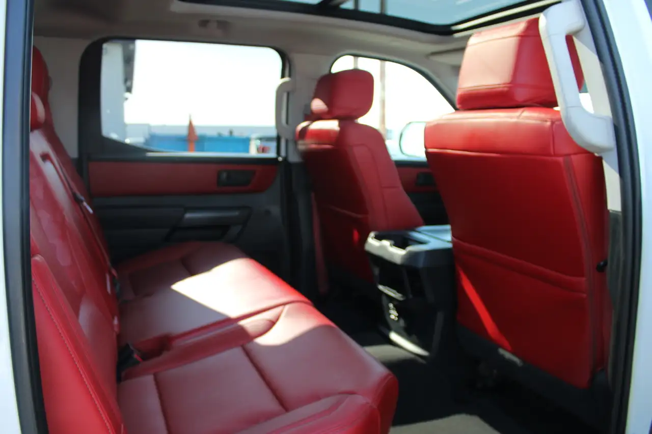 Toyota Tundra снимка Toyota Tundra