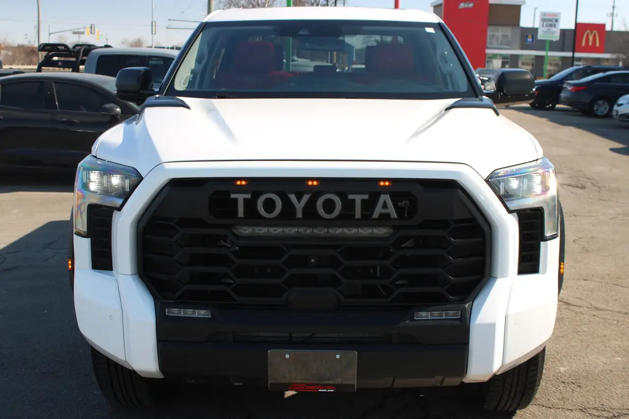 Toyota Tundra снимка Toyota Tundra