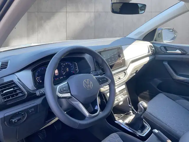 Volkswagen T-Cross view 9