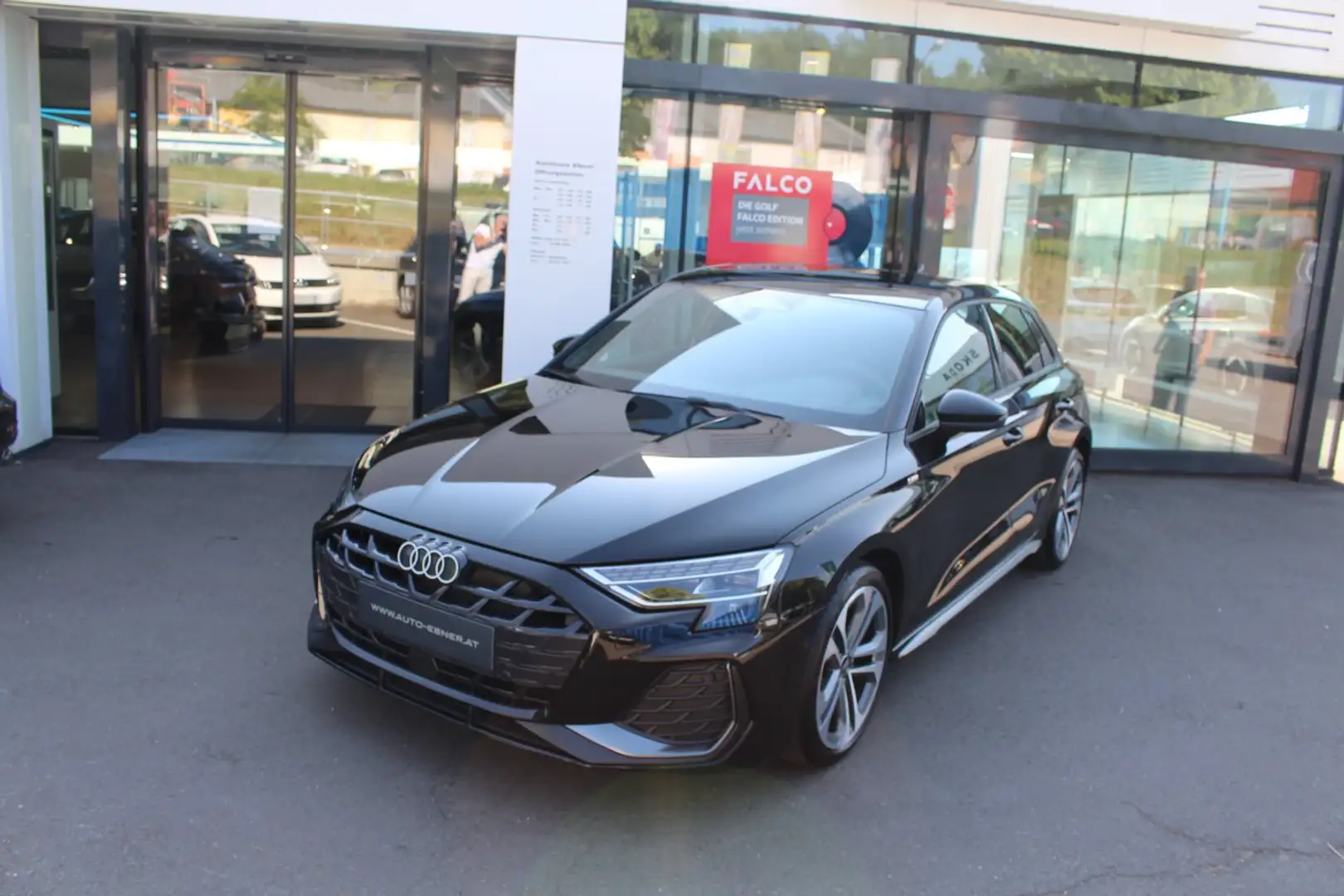 Audi A3 30 TFSI S line Schwarz - 1