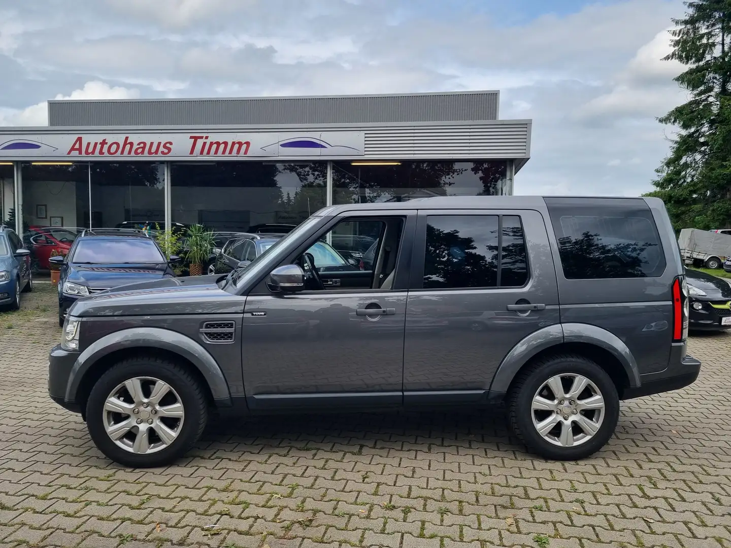 Land Rover Discovery TD V6 SE mit AHK Silber - 2