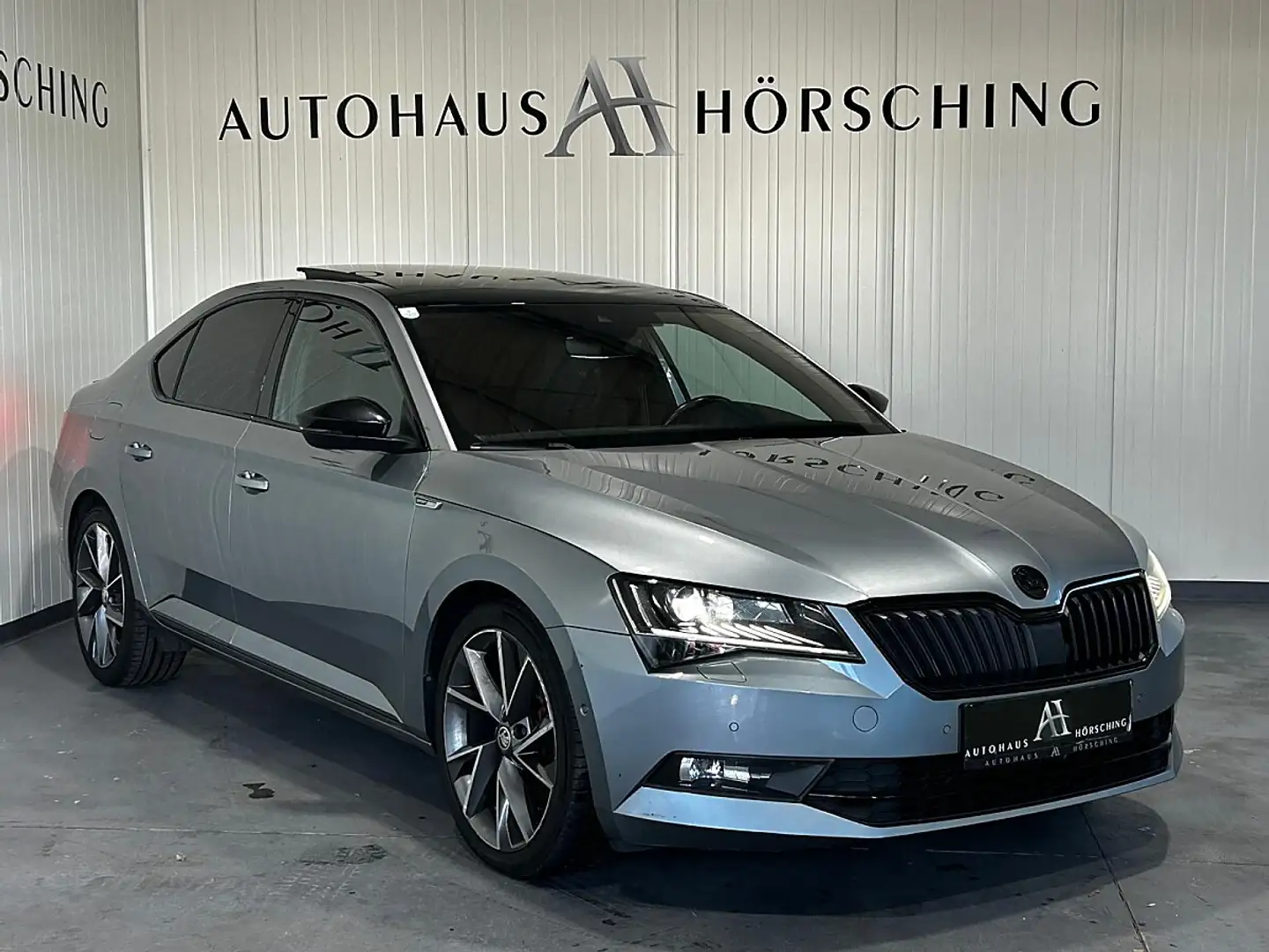 Skoda Superb 2,0 TDI Sportline DSG //PANO//MEMORY//SPORTSITZ... Grau - 1