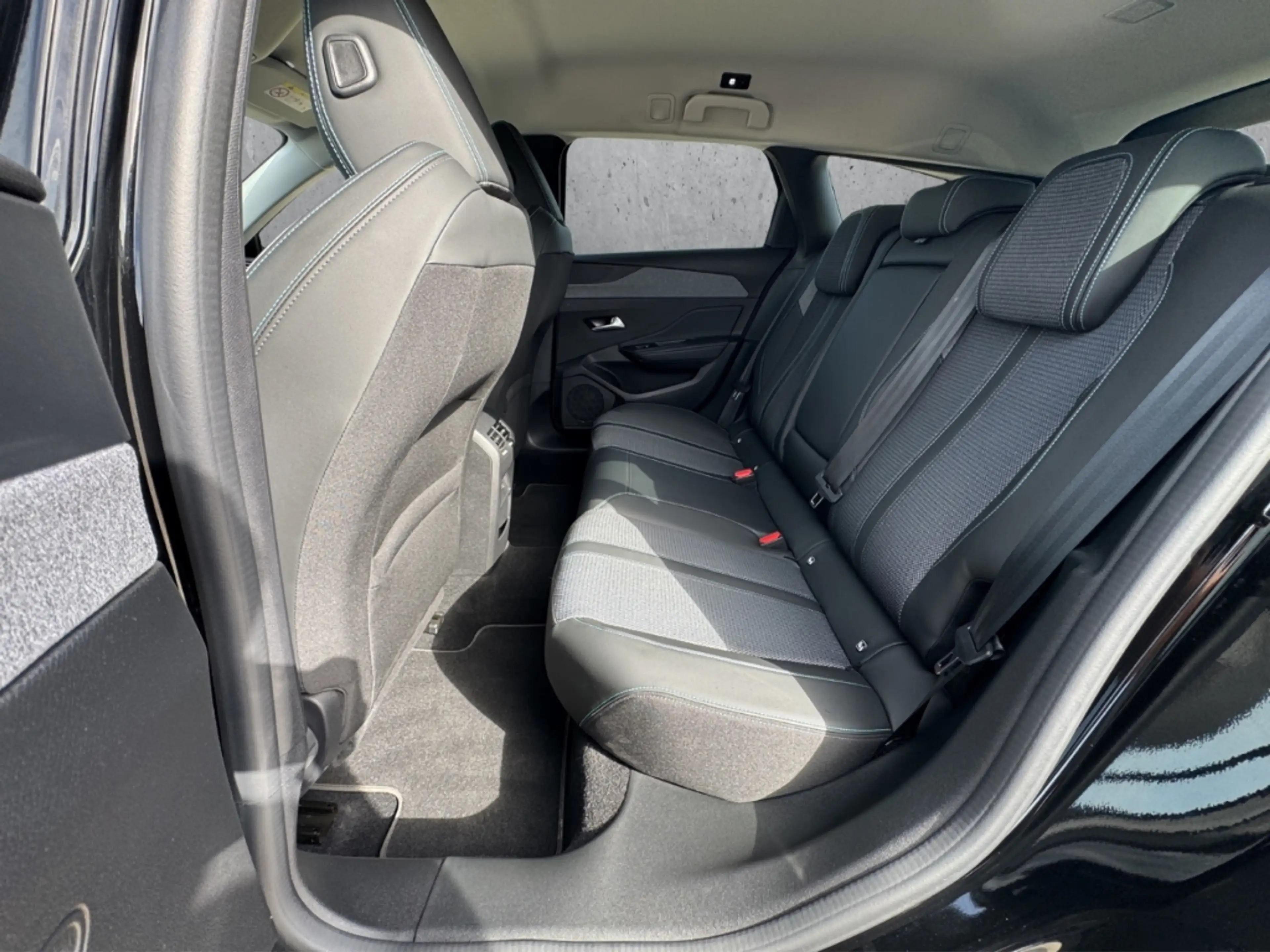 Peugeot 308 SW Allure PT130 EAT8 LED Kamera CarPlay — photo 8