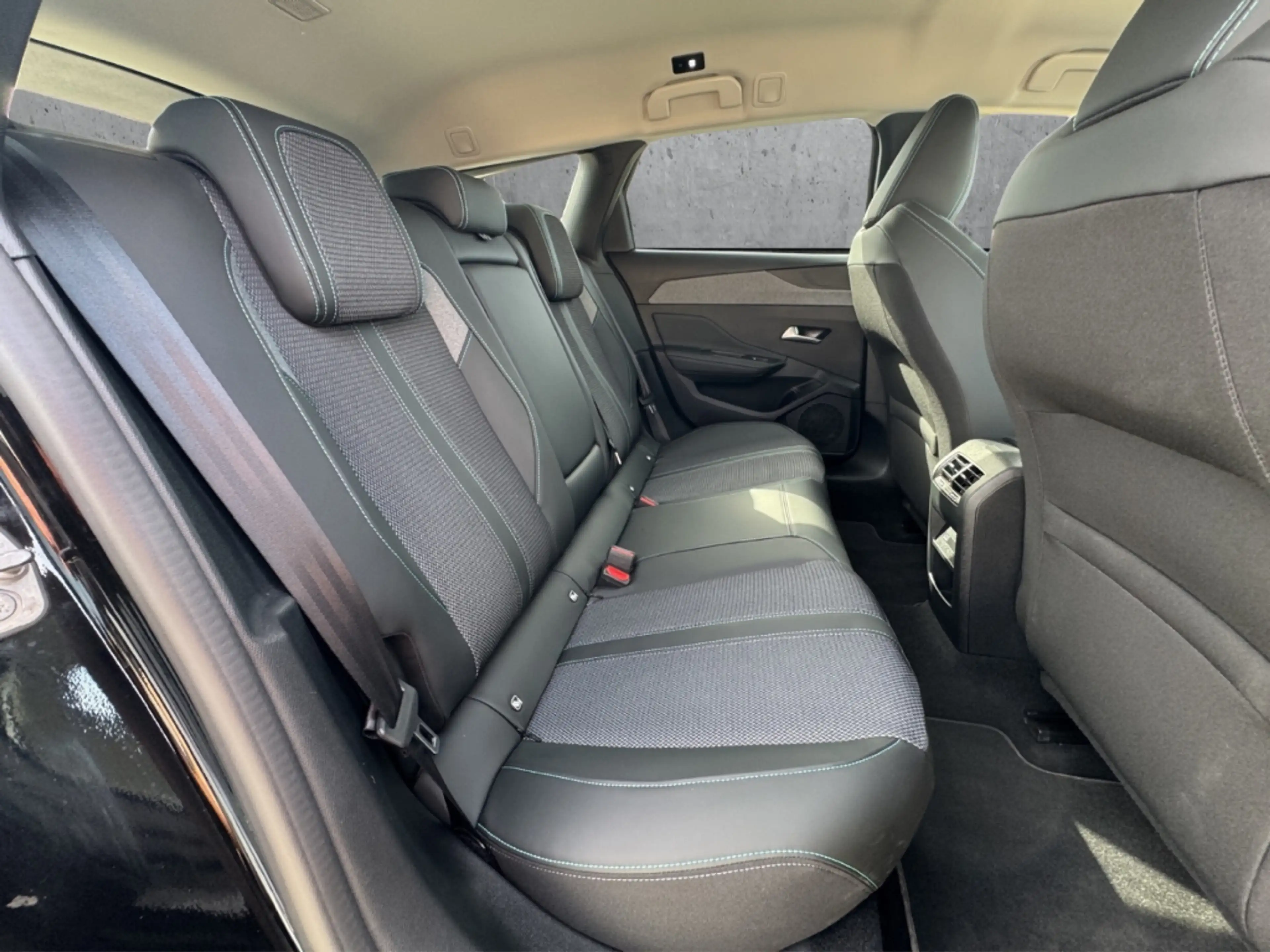 Peugeot 308 SW Allure PT130 EAT8 LED Kamera CarPlay — photo 14