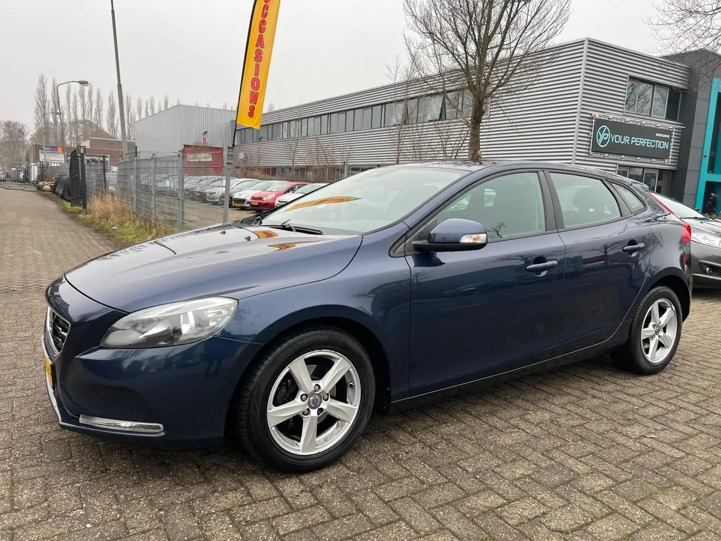 Volvo V40 1.6 D2 Momentum - Camera - Navi - Cruise - Netjes Azul - 2