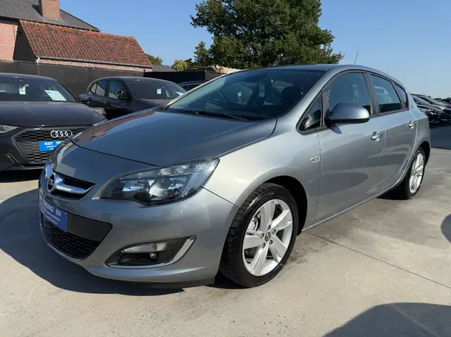 Opel Astra view 9