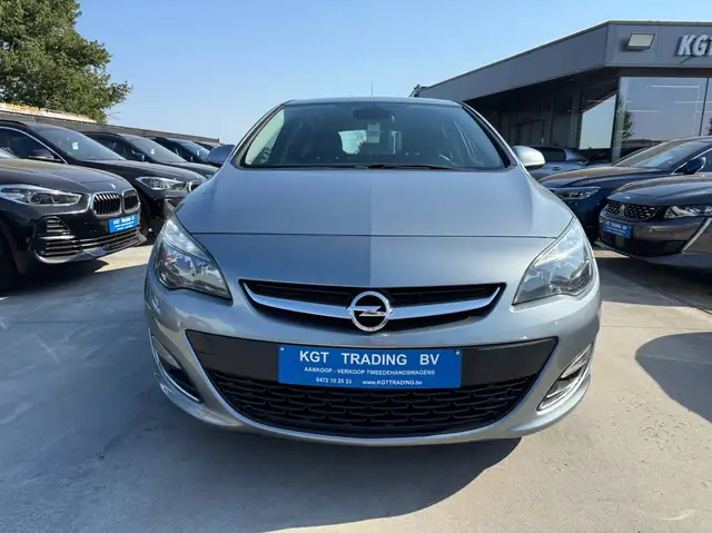 Opel Astra view 2