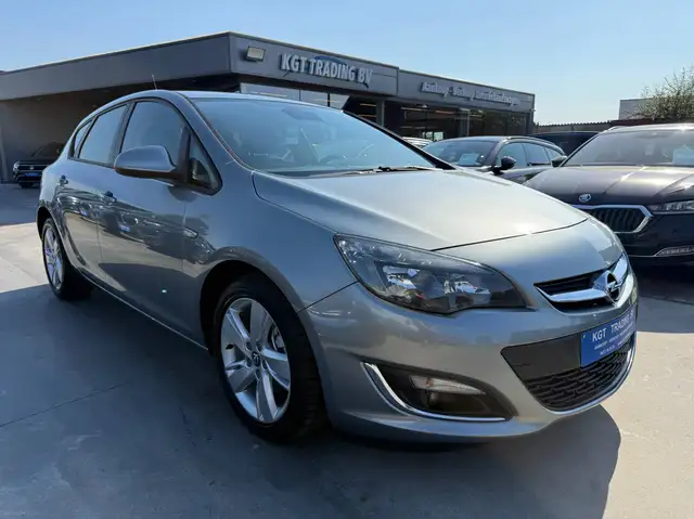 Opel Astra view 3