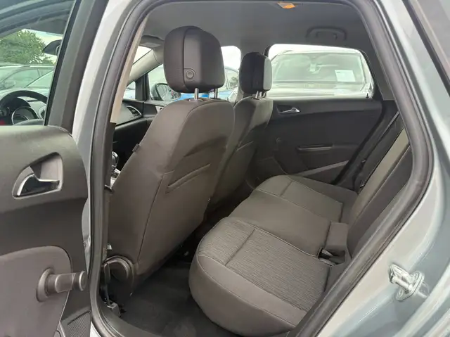 Opel Astra view 14