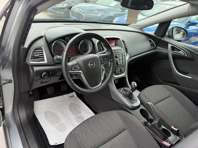Opel Astra view 13