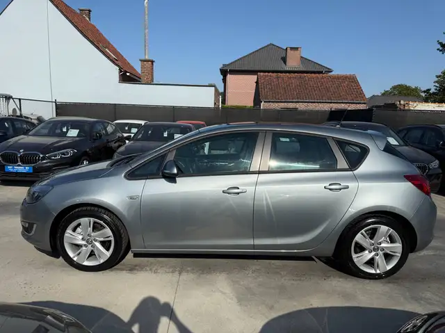 Opel Astra view 8