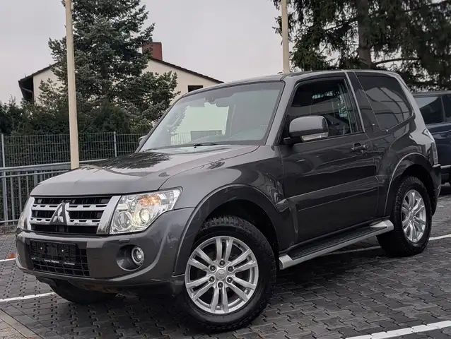 Mitsubishi Pajero Intense *4x4*LEDER*XENON*SHZ*NAVI*KAMERA*