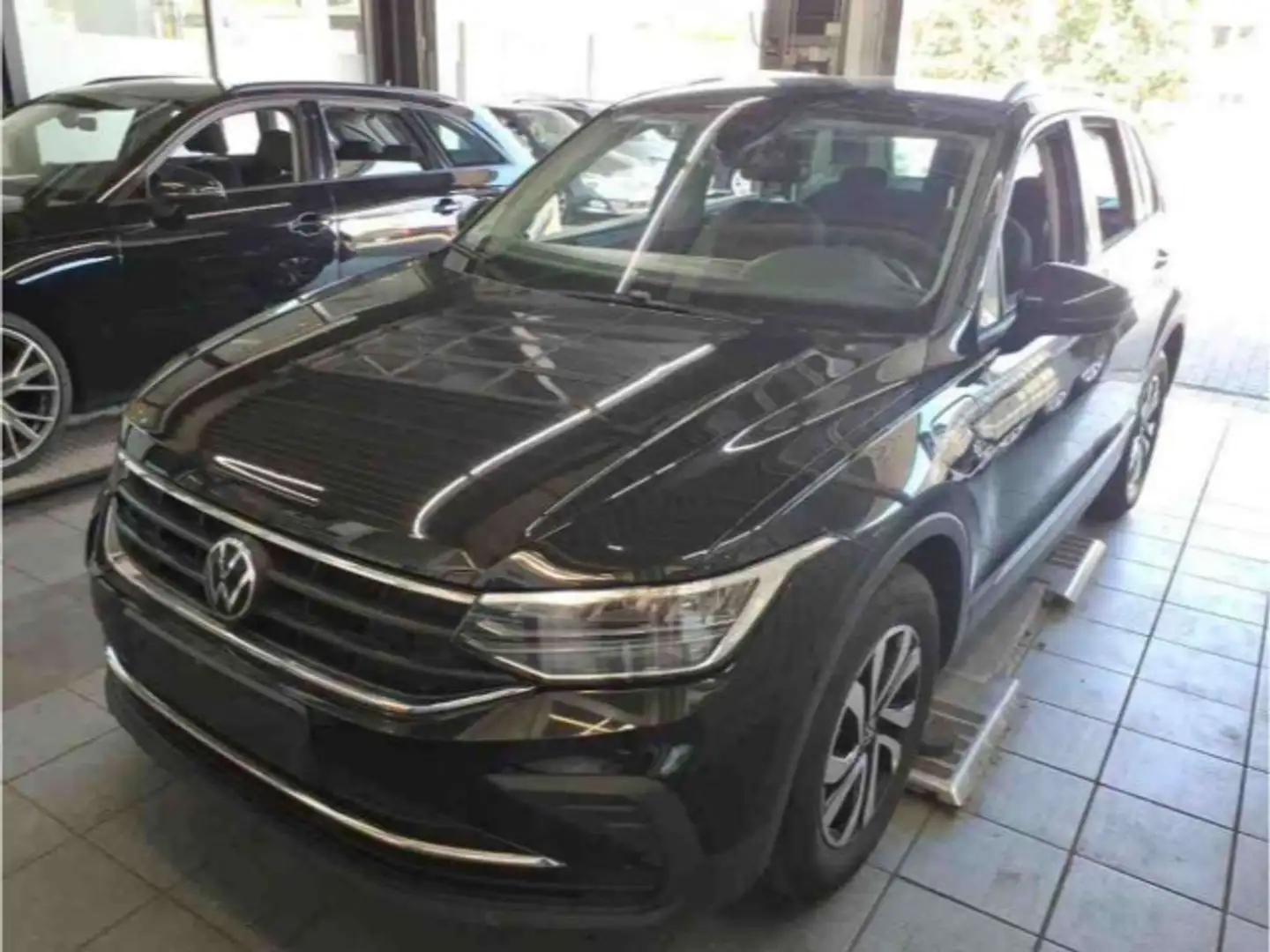 Volkswagen Tiguan 1.4 TSI eHybrid Active OPF Schwarz - 2