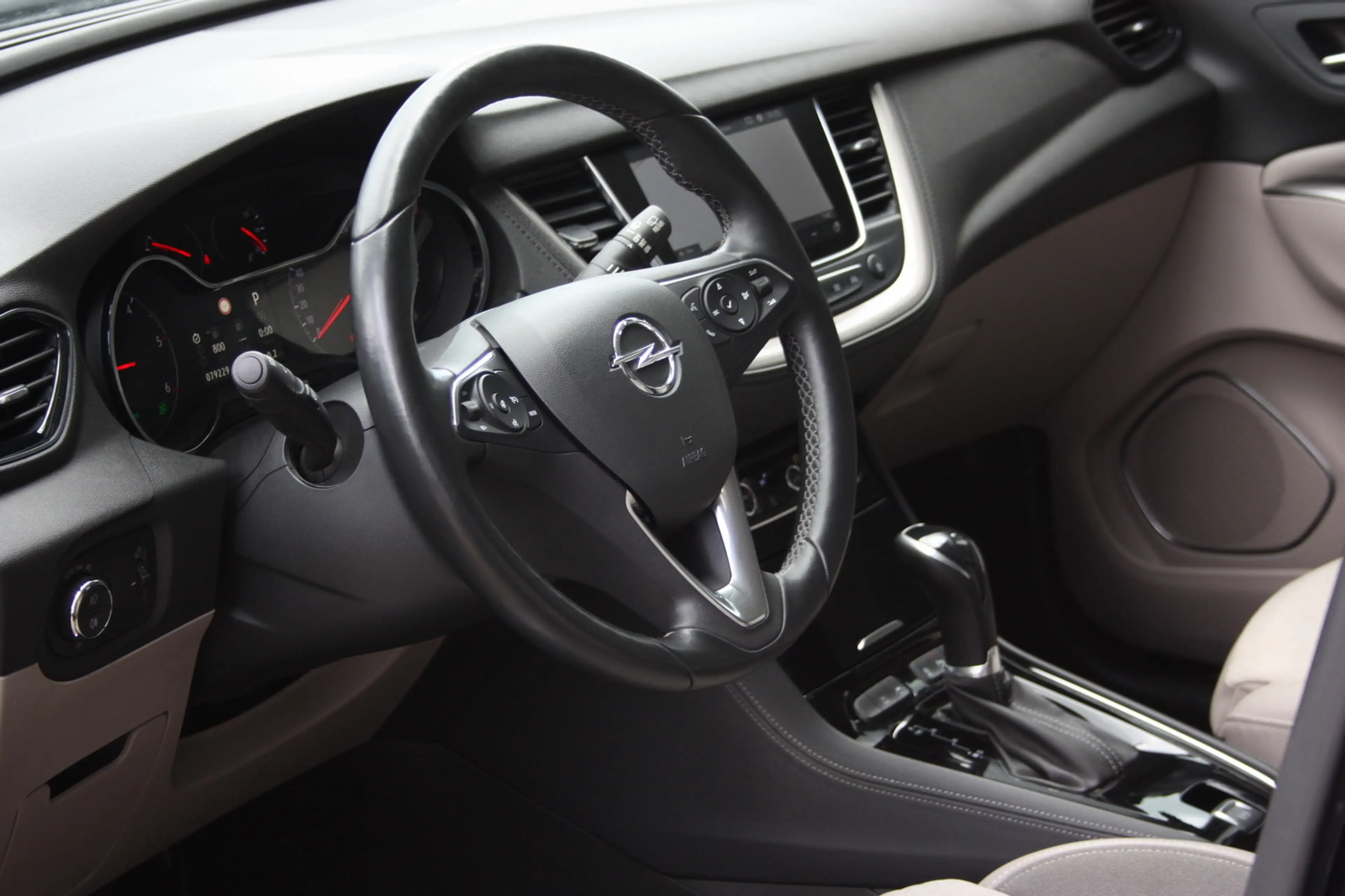 Opel Grandland X 2.0 Aut. INNOVATION Navi/Kam/LED/Ahk — photo 12