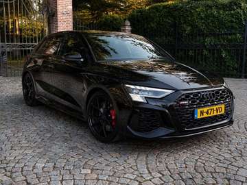 RS3 2.5 TFSI 400pk Quattro NL AUTO B&O MILLTEK HEADUP 2022 Zwart DEALERONDERHOUDEN GLASSCOATING / CERAMIC COATING