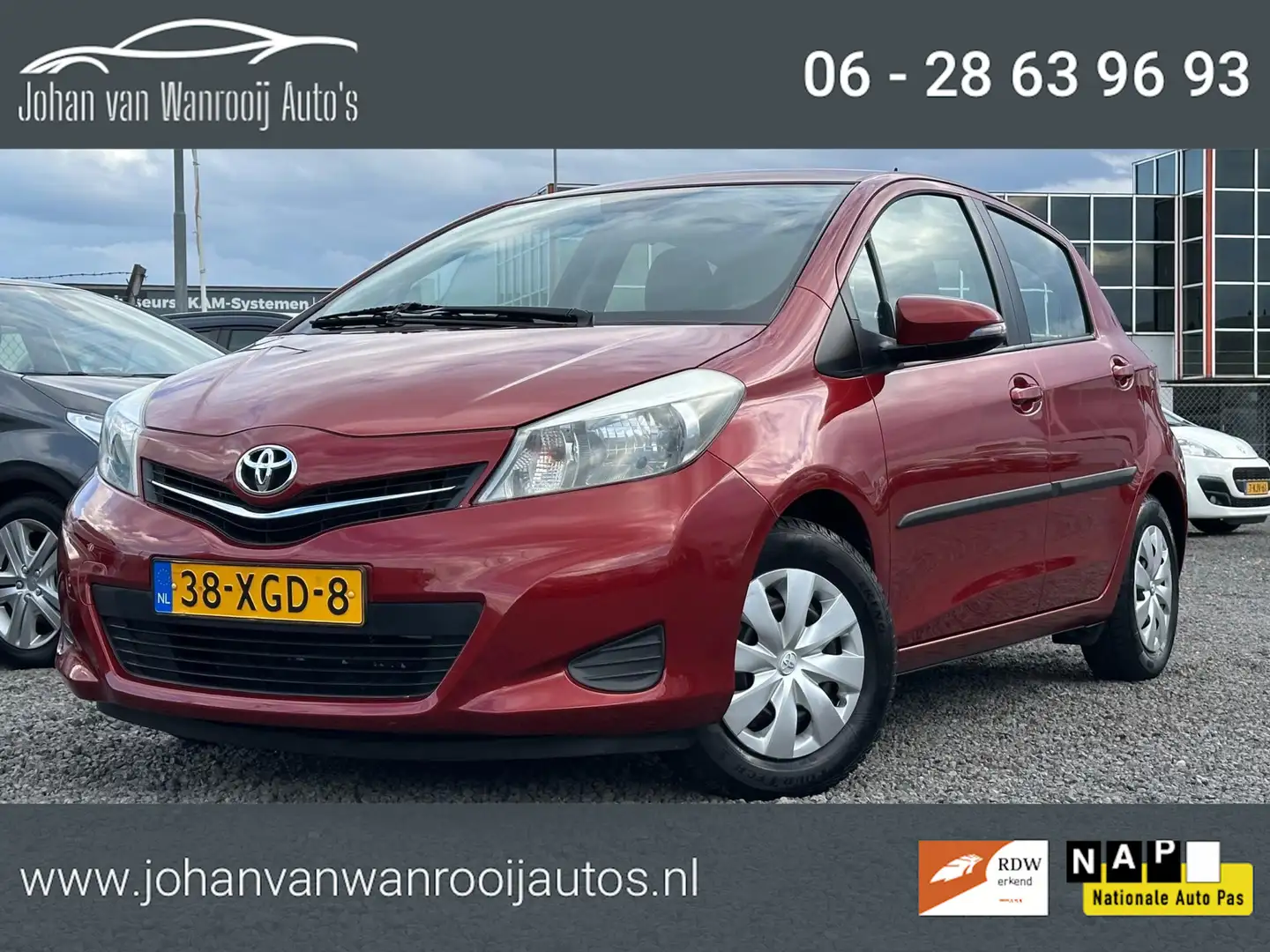 Toyota Yaris 1.0 VVT-i Aspiration/CAMERA/AIRCO Rood - 1