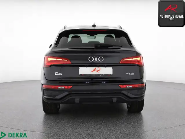Audi Q5 view 4