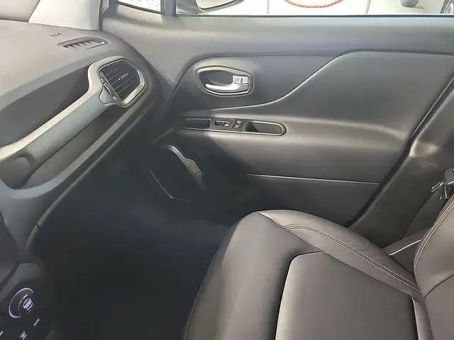 Jeep Renegade view 9