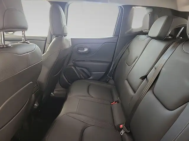 Jeep Renegade view 11