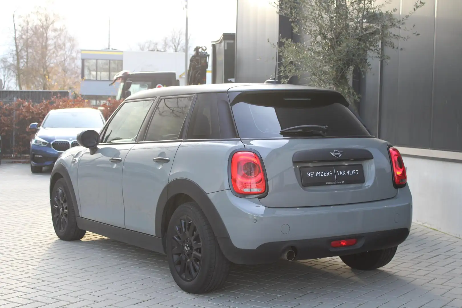 MINI One 1.5 5-Deurs Business Edition | Black Pack | Nav. | Grijs - 2