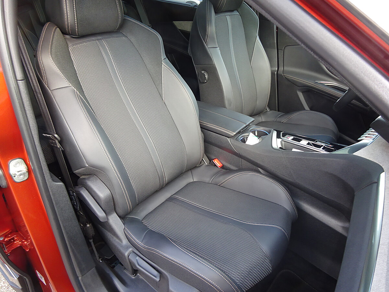 Peugeot 5008 BlueHDI 130 EAT8 GT — photo 4