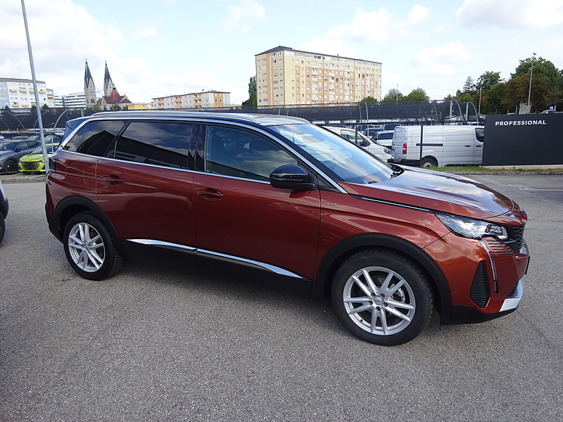 Peugeot 5008 BlueHDI 130 EAT8 GT — photo 3