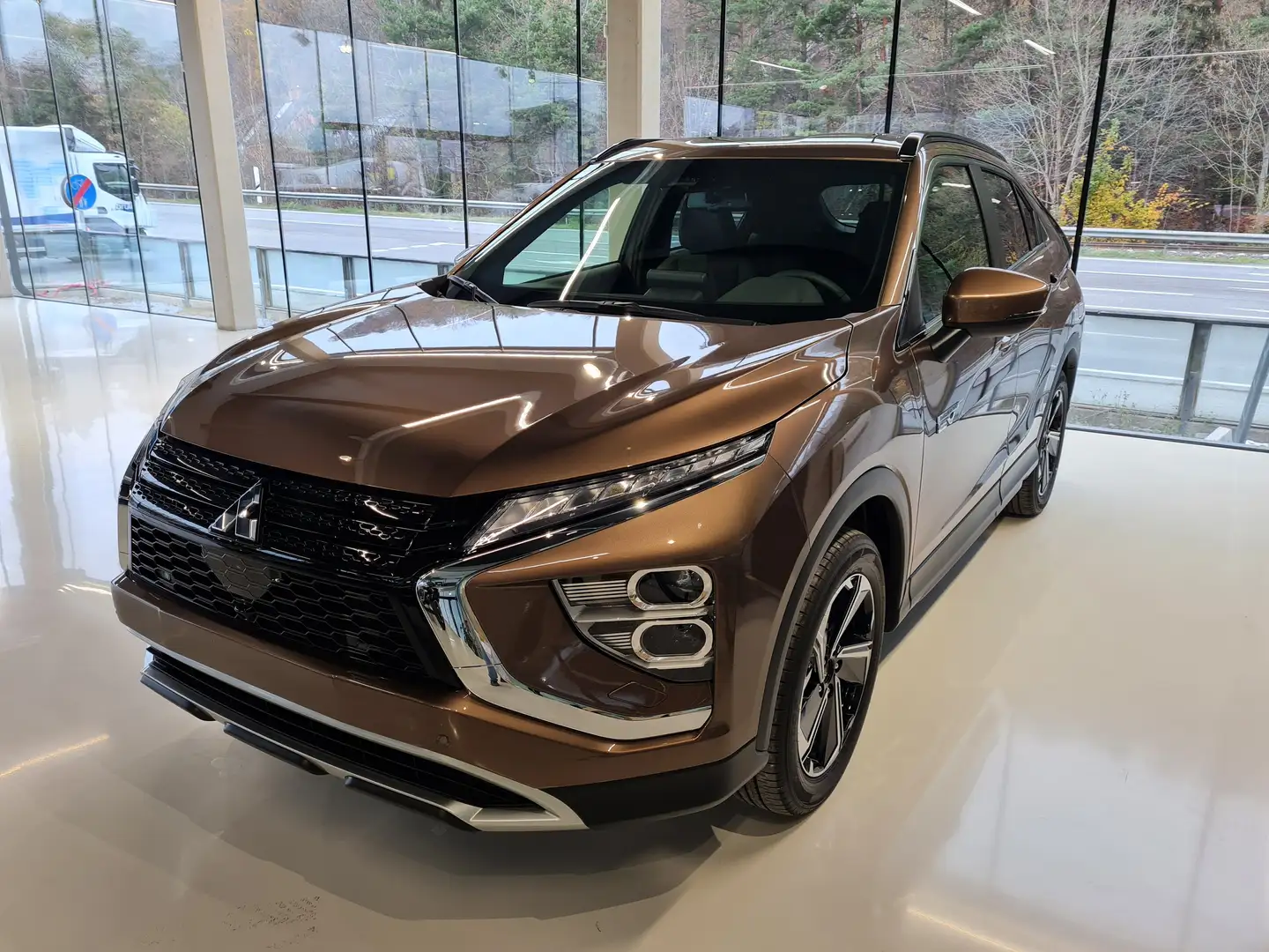 Mitsubishi Eclipse Cross 2,4 PHEV 4WD Intense+ CVT Aut. Bronz - 1