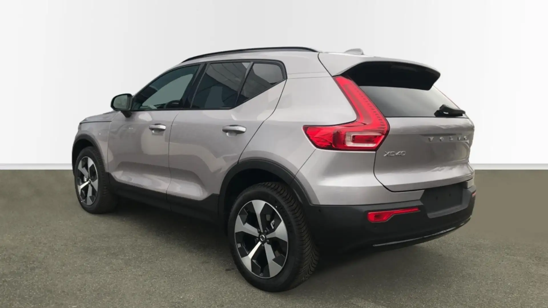 Volvo XC40 PLUS B3 MILD HYBRID GASOLINA DARK - 2