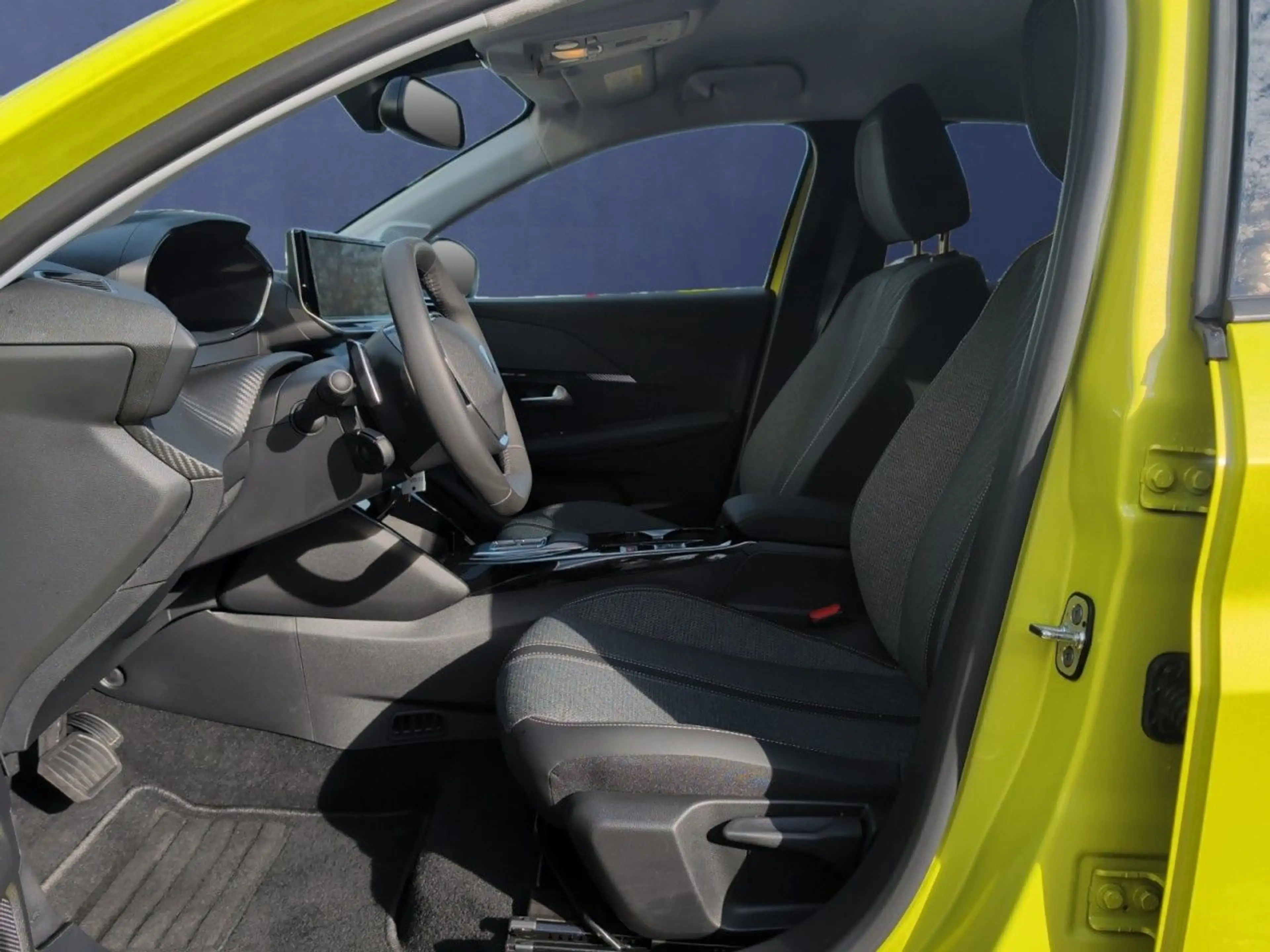 Peugeot 208 Allure Hybrid 100 Autm+Kamera+Parkpilo+Sitzh — photo 13