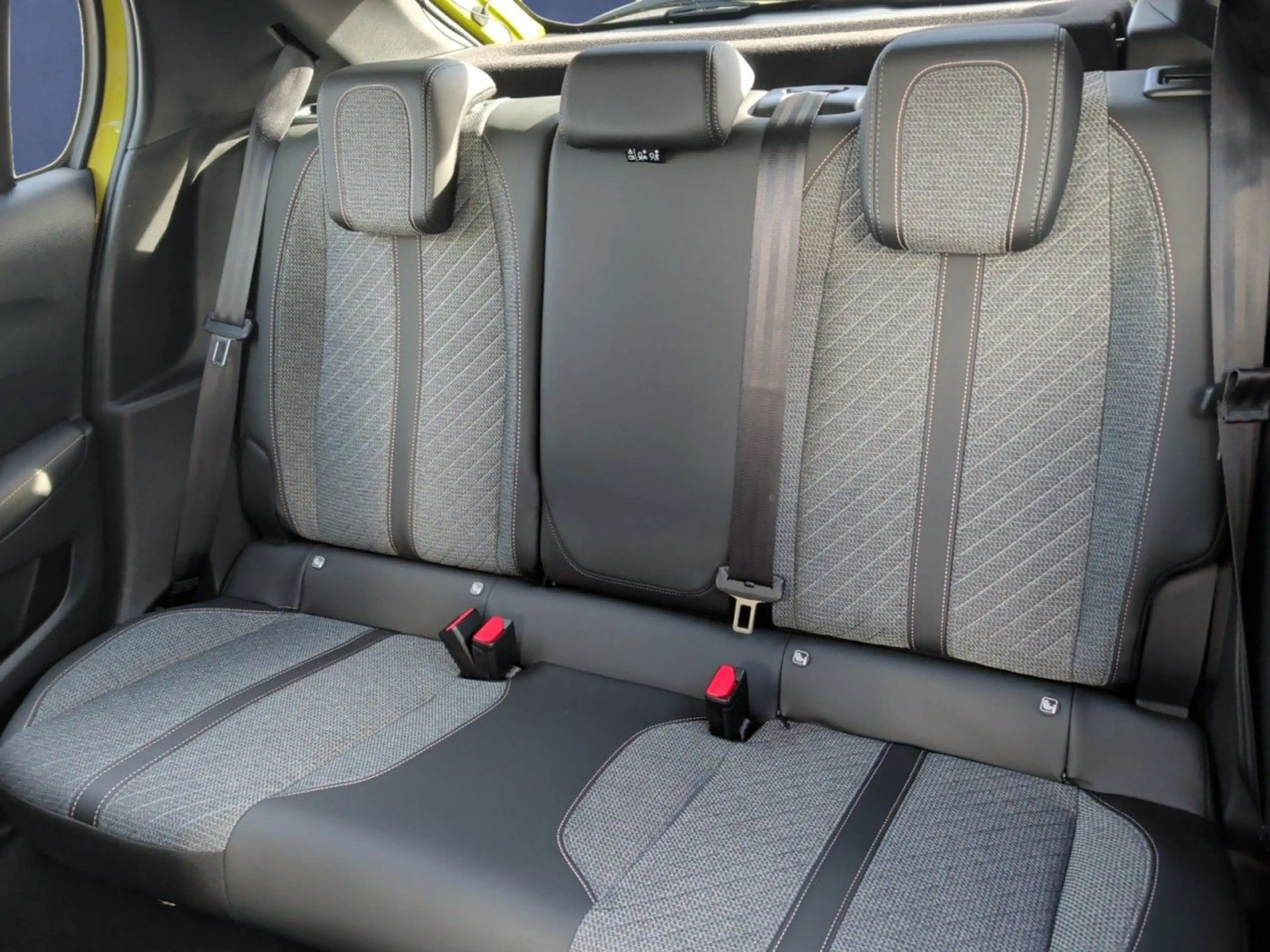 Peugeot 208 Allure Hybrid 100 Autm+Kamera+Parkpilo+Sitzh — photo 14