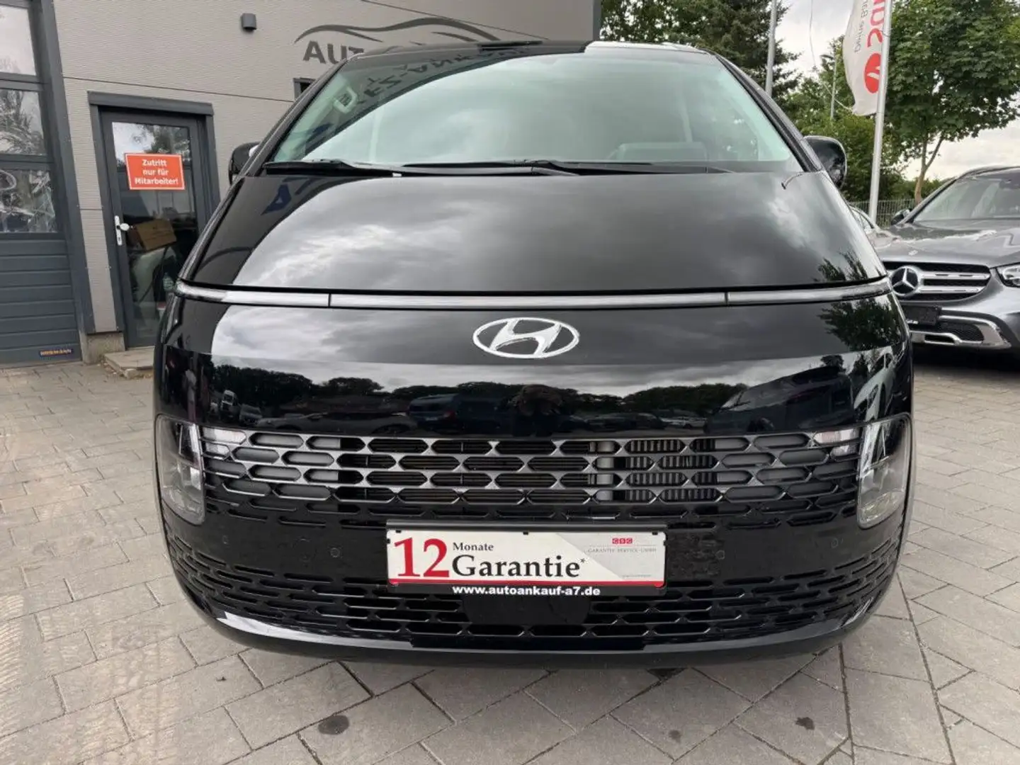 Hyundai STARIA 2.2 CRDi Allrad *9-SITZER/NAVI/KAMERA* Schwarz - 2