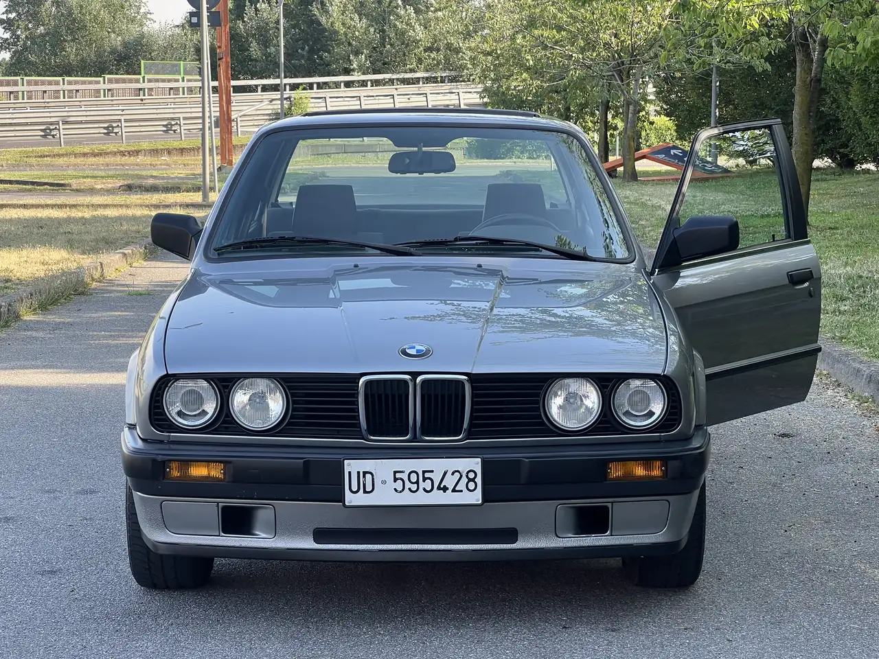 BMW 320i 4p, foto 1