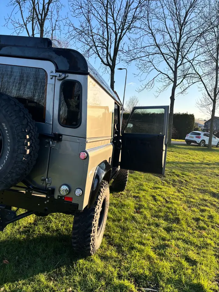 Land Rover Defender Typ 90 County, foto 9