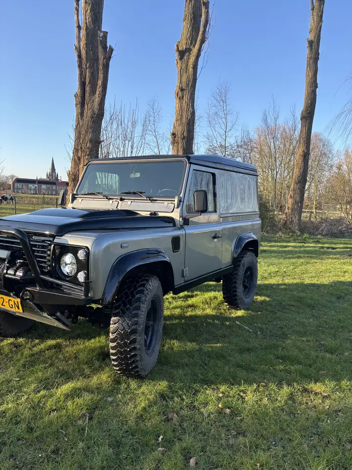 Land Rover Defender Typ 90 County, foto 4