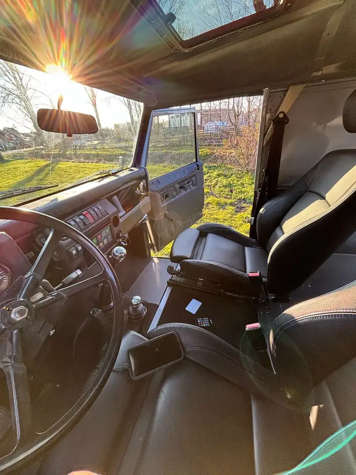 Land Rover Defender Typ 90 County, foto 12
