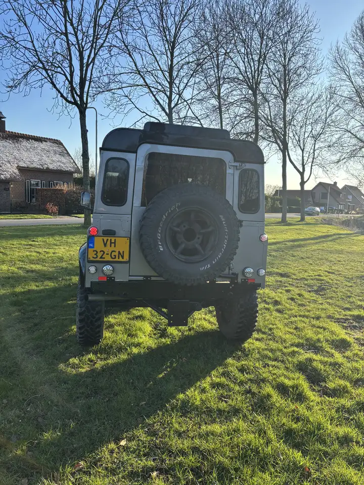 Land Rover Defender Typ 90 County, foto 6
