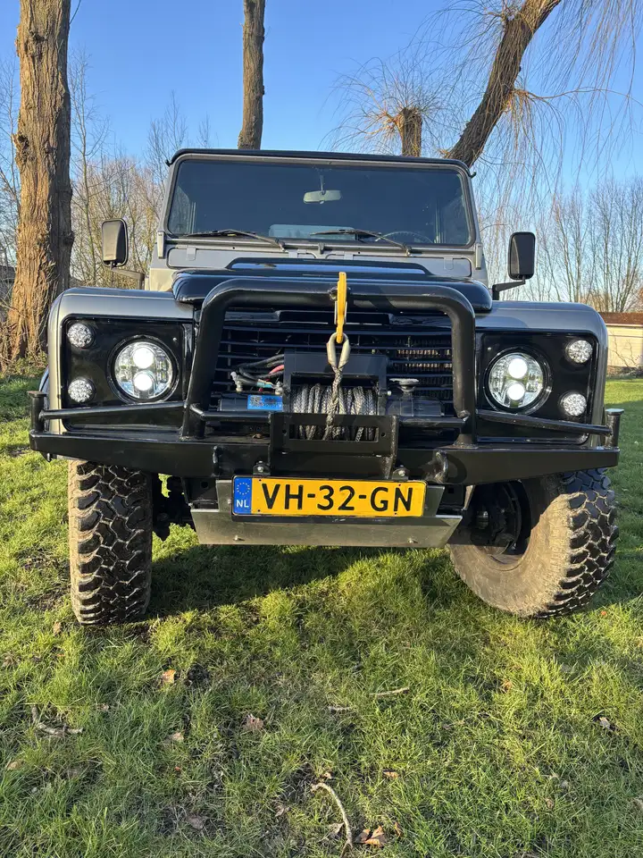 Land Rover Defender Typ 90 County, foto 1