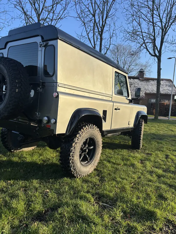 Land Rover Defender Typ 90 County, foto 5