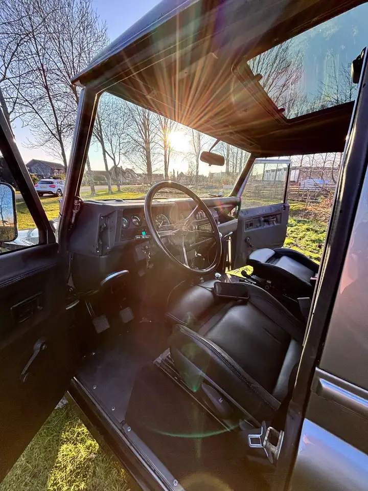Land Rover Defender Typ 90 County, foto 11