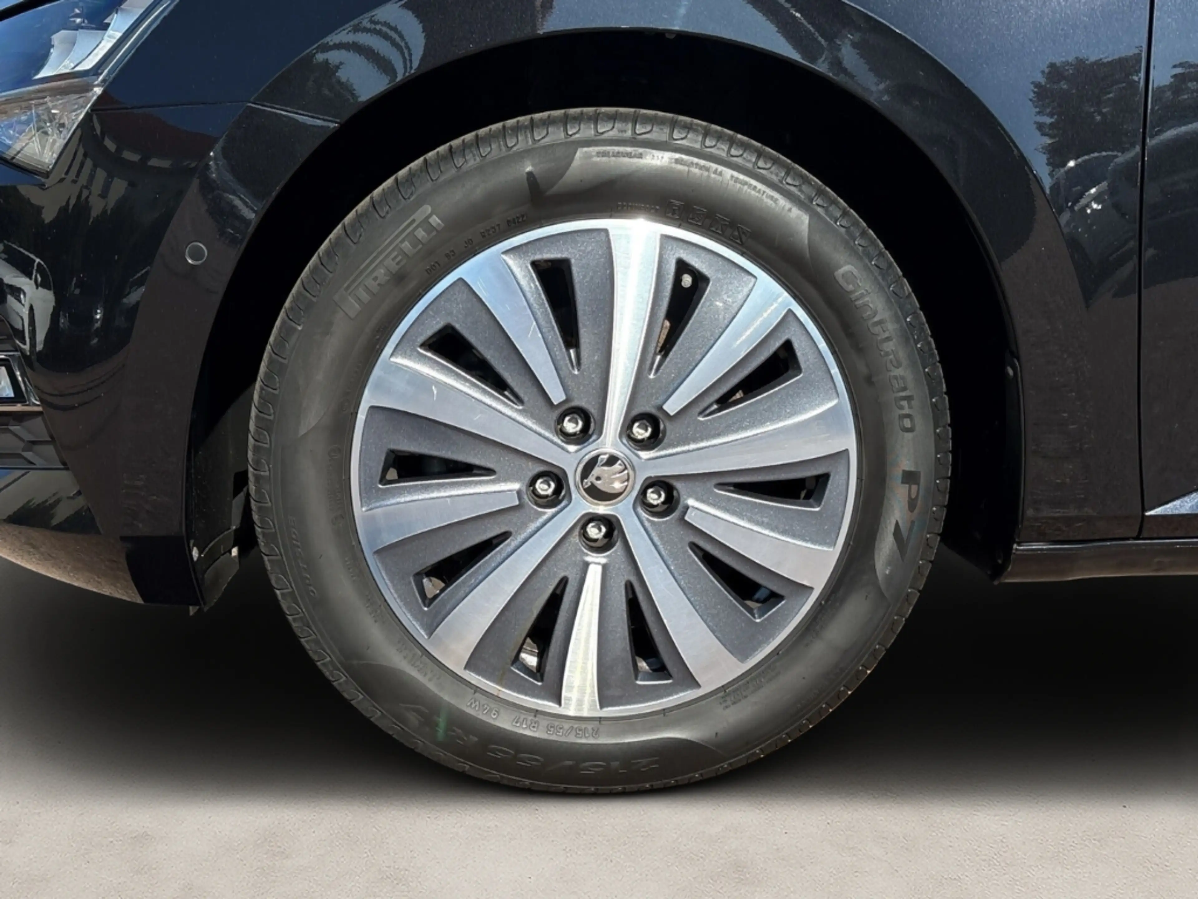 Skoda Superb 2.0 TDI Style StandHZG 360° AHK LED ACC — photo 7
