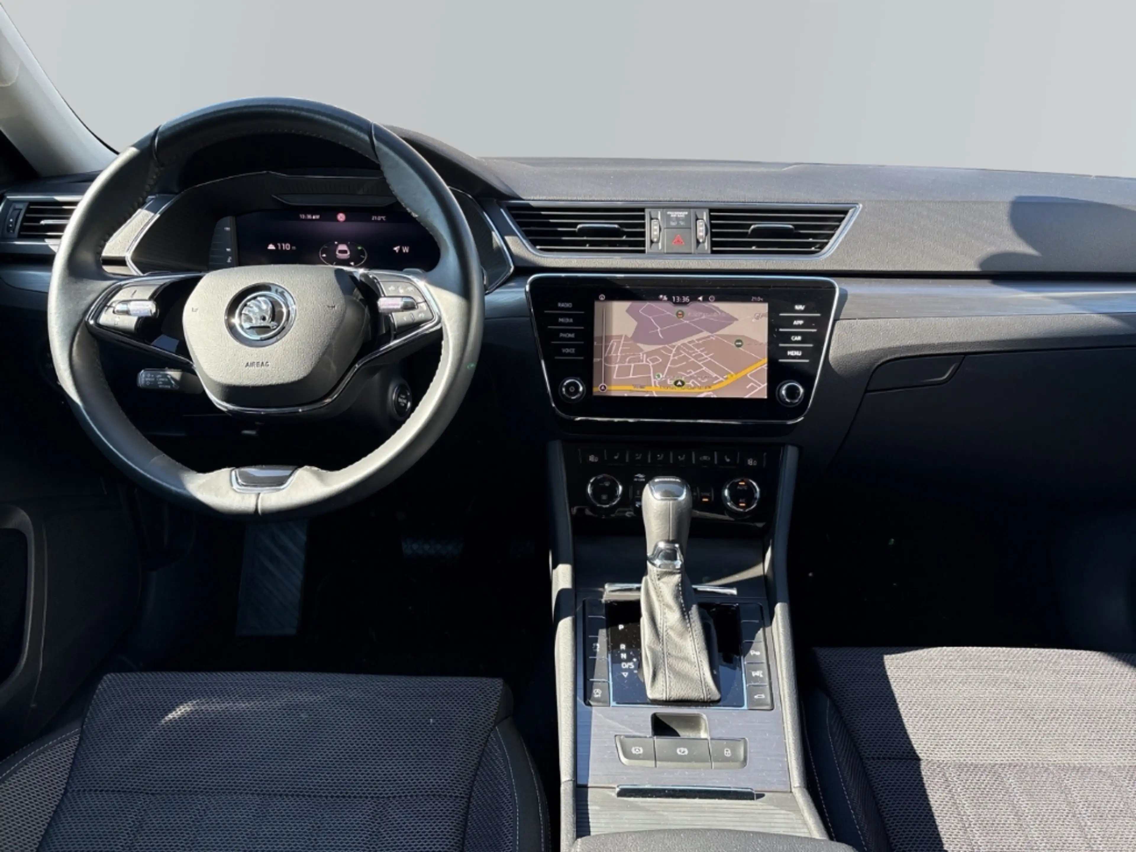Skoda Superb 2.0 TDI Style StandHZG 360° AHK LED ACC — photo 11