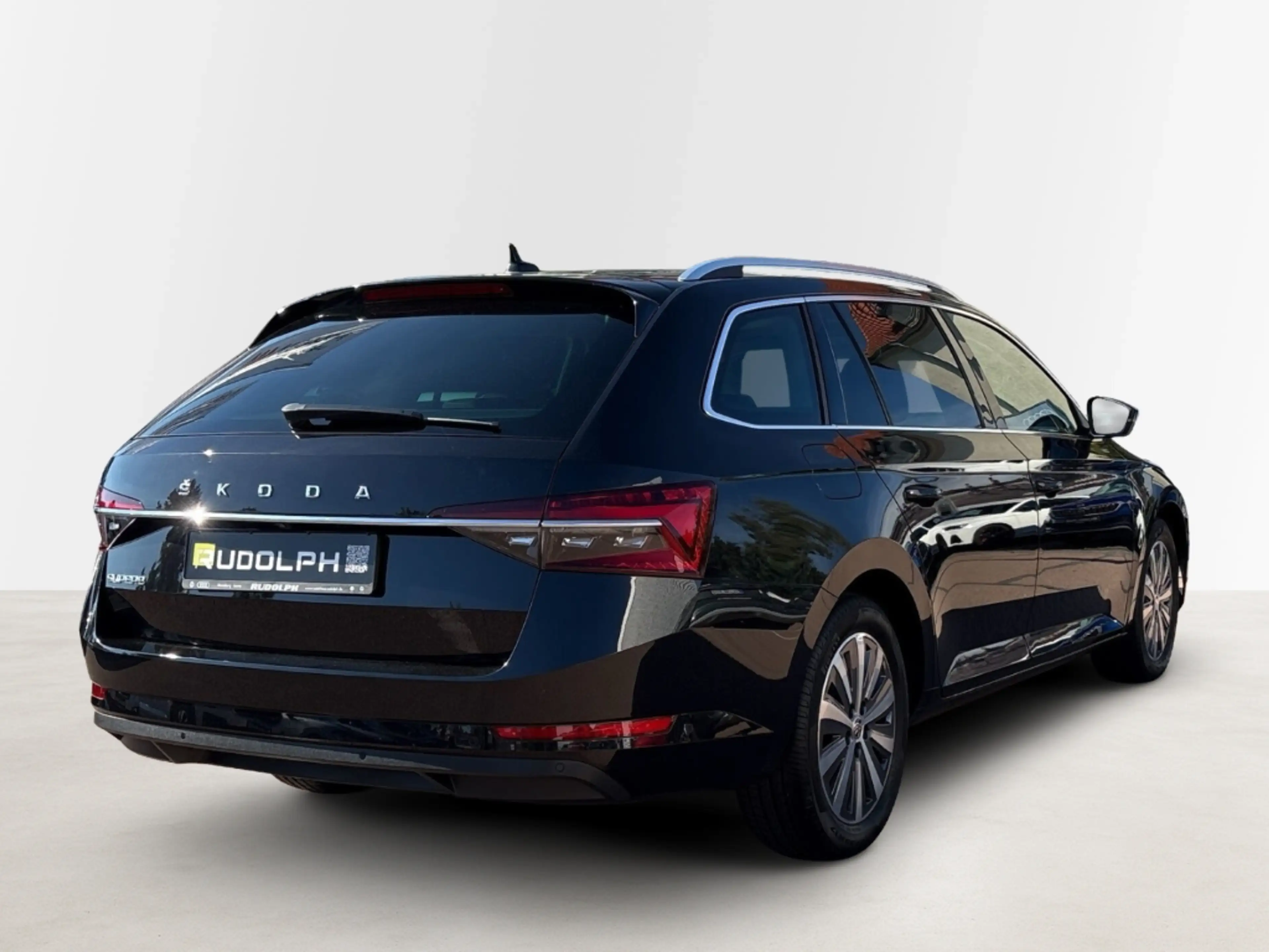 Skoda Superb 2.0 TDI Style StandHZG 360° AHK LED ACC — photo 4